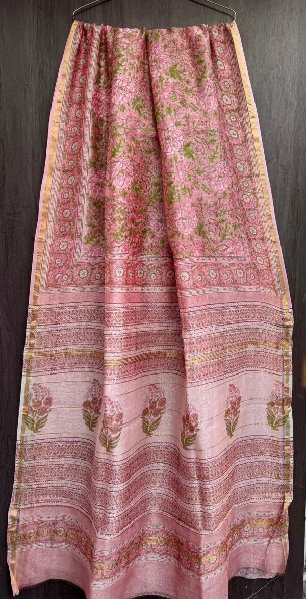 WhatsApp Image 2025-09-17 at 18.57.02_9102fa55 Light Pink Pattern Maheshwari Silk Saree – Natural Ajrakh Hand Block Print