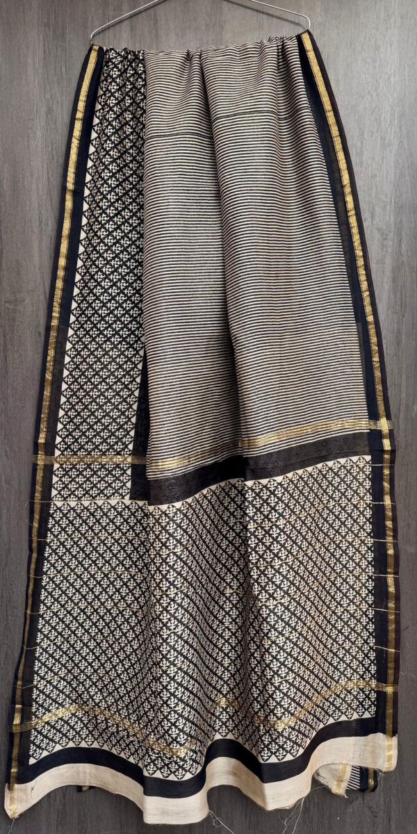 WhatsApp Image 2025-09-17 at 18.57.02_ffe121cc Black Grey Maheshwari Silk Saree – Natural Ajrakh Hand Block Print