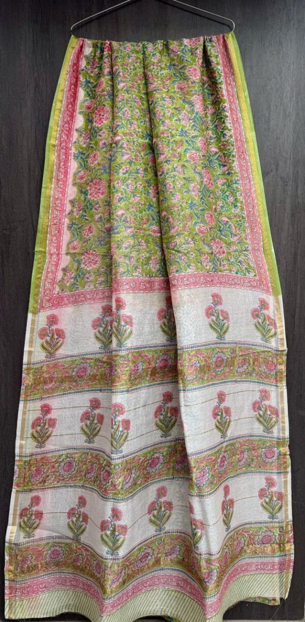 Pink Flower Maheshwari Silk Saree